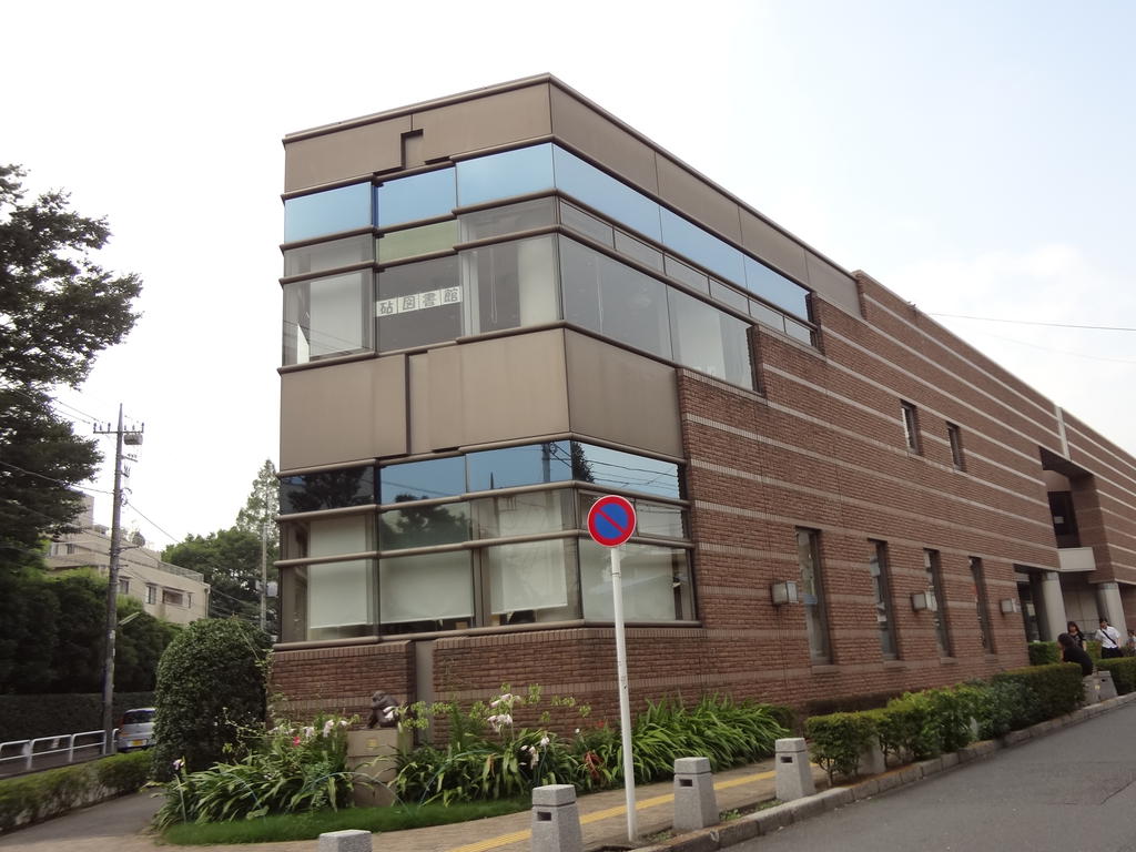 図書館　世田谷区立砧図書館（図書館）まで589m