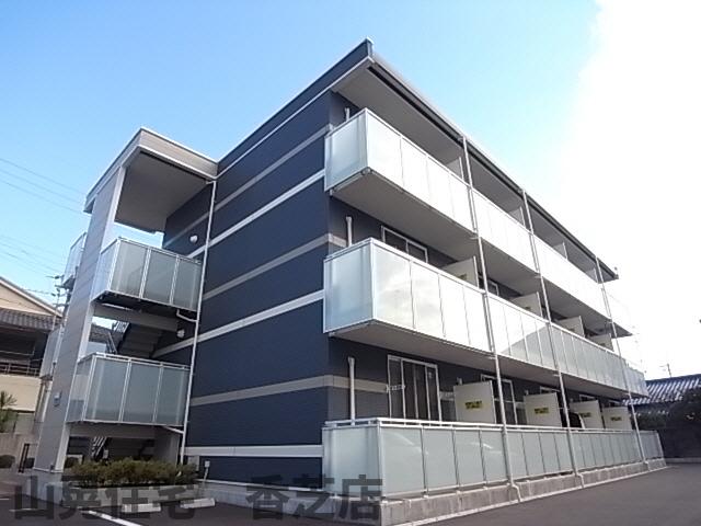 【香芝市逢坂のマンションの建物外観】