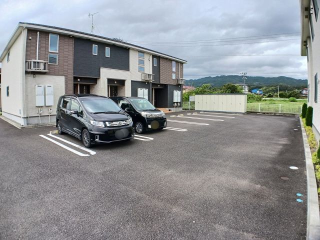 【亘理郡山元町山寺のアパートの駐車場】