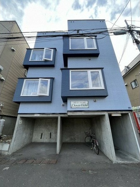 札幌市南区澄川五条のアパートの建物外観