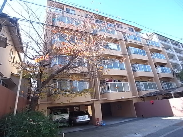 神戸市東灘区甲南町のマンションの建物外観