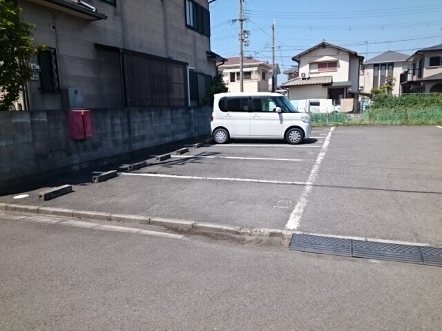 【和歌山市榎原のアパートの駐車場】