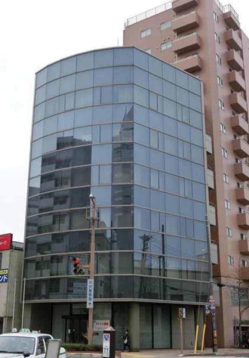 新潟市中央区寄居町のマンションの建物外観