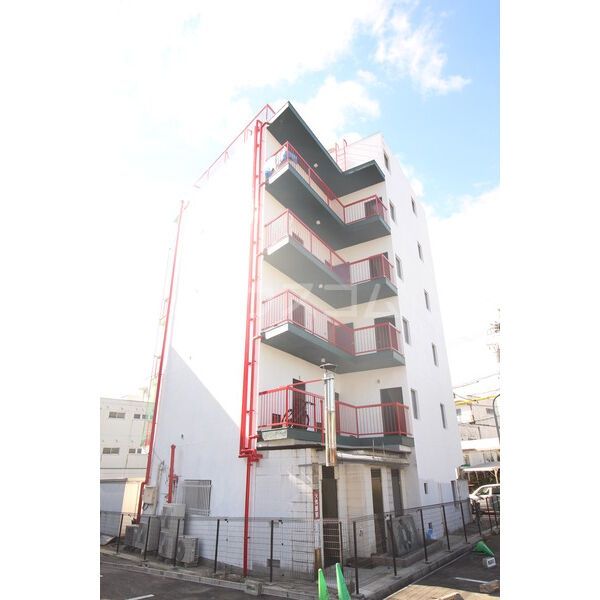 【名古屋市緑区境松のマンションの建物外観】