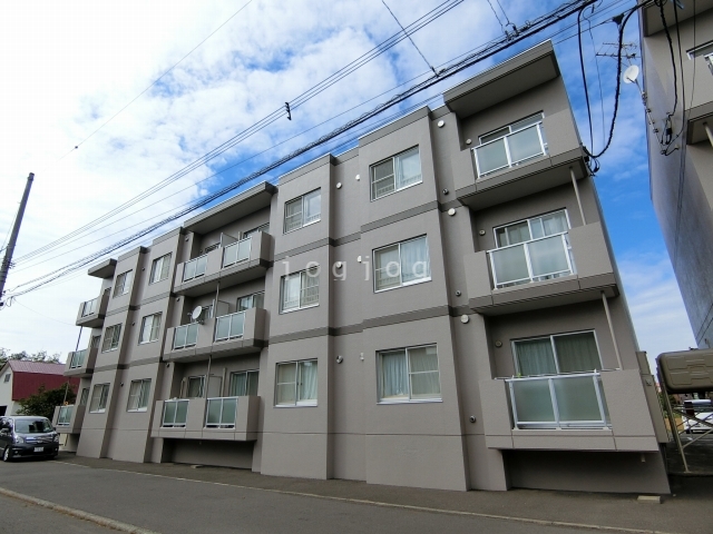 札幌市北区屯田七条のマンションの建物外観