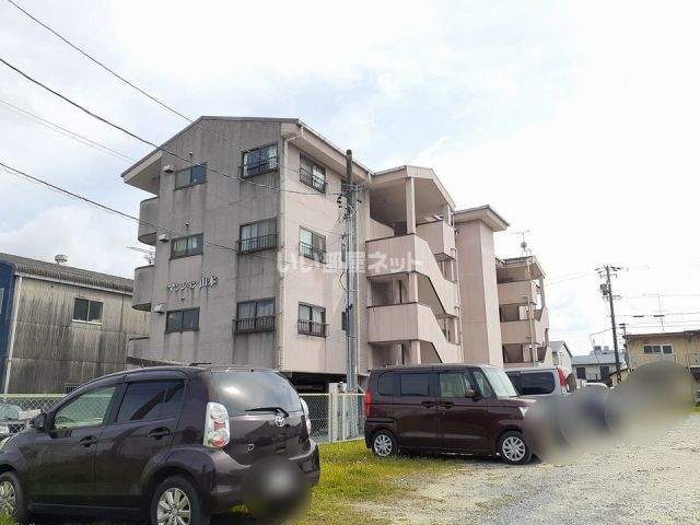 マンション山本の建物外観