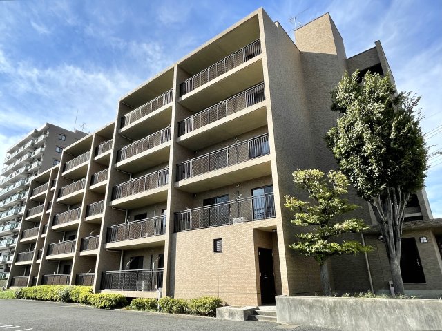 【川口市芝富士のマンションの建物外観】