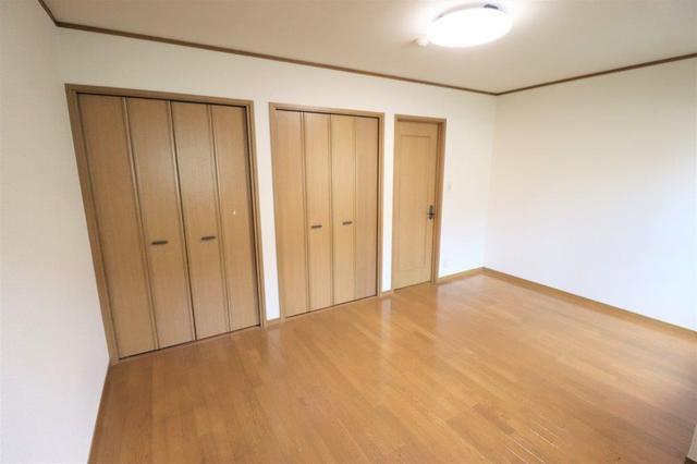 居室・リビング　２階洋室(1)８．３帖