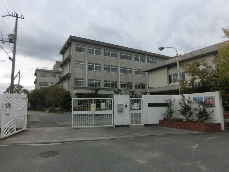 【高砂市米田町塩市のアパートの小学校】