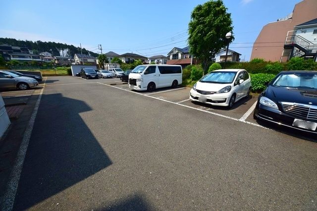 【横浜市旭区本村町のマンションの駐車場】