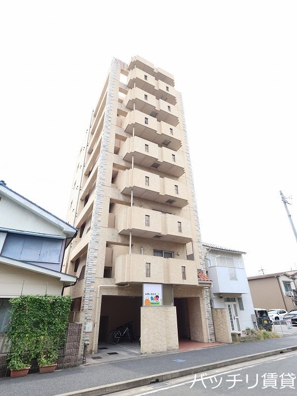 名古屋市中川区花池町のマンションの建物外観