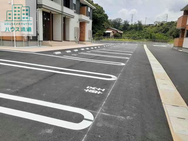 【諫早市貝津町のアパートの駐車場】