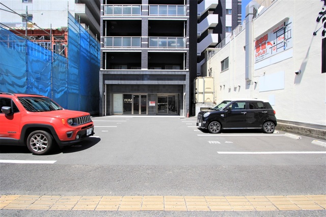 【松山市本町のマンションの駐車場】