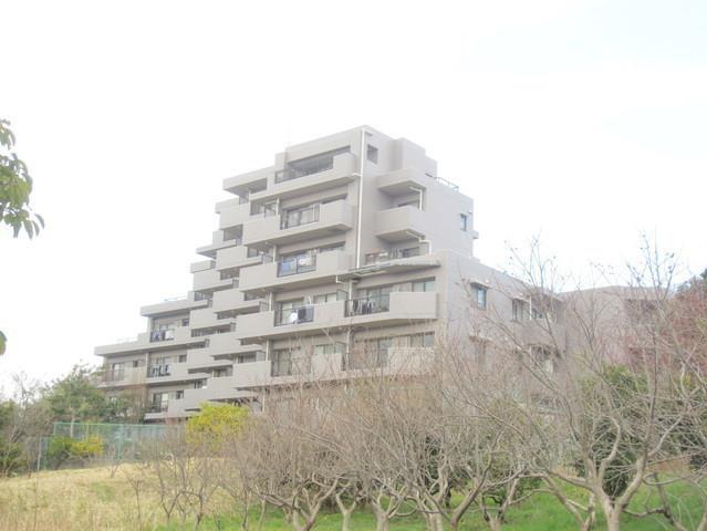 横浜市栄区小菅ケ谷のマンションの建物外観