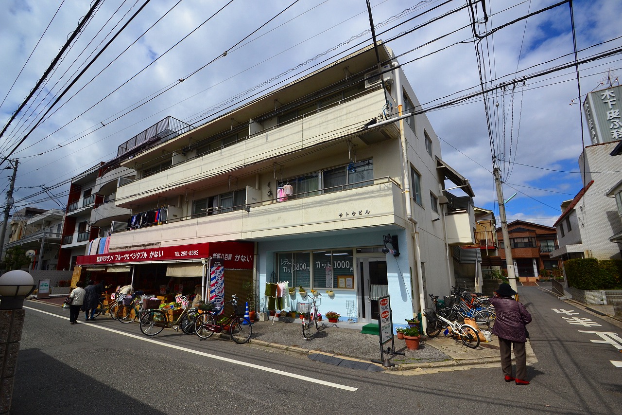 広島市南区上東雲町のマンションの建物外観