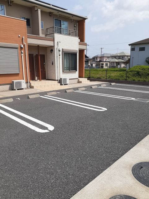 【富津市下飯野のアパートの駐車場】