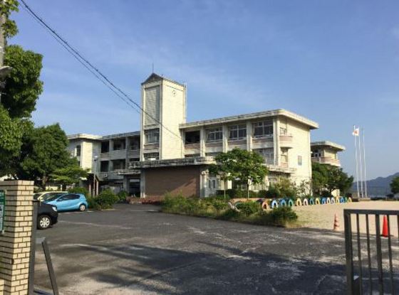 【廿日市市串戸のアパートの小学校】