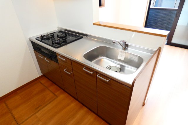 キッチン　3口ガスシステムキッチン 経済的な都市ガスです！