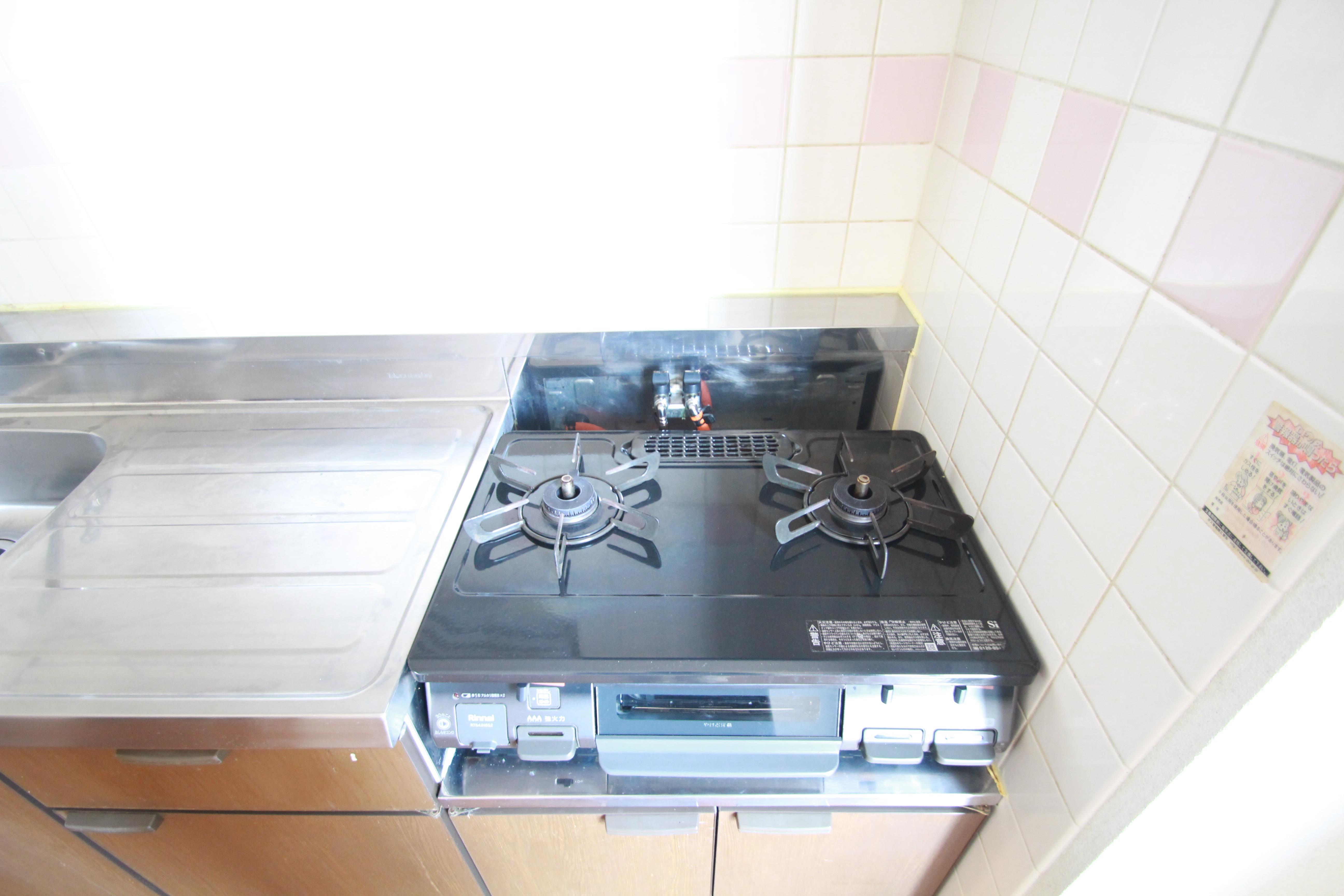 その他部屋・スペース　キッチンは2口ガスコンロ付きです！