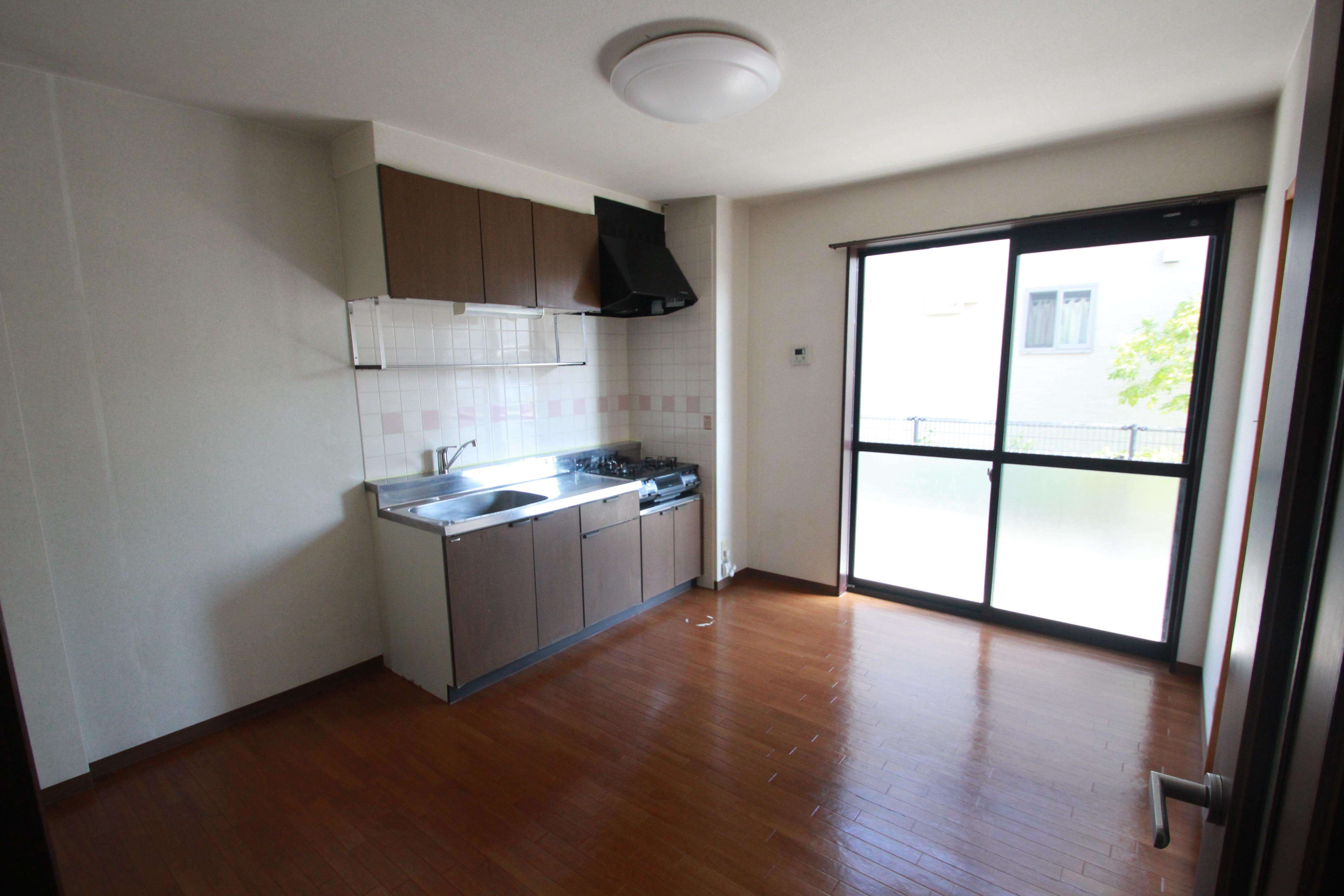 居室・リビング　7帖のDKです。照明器具付き！