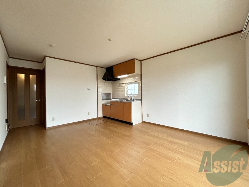 居室・リビング　１０．５帖のＬＤＫです。広々としてきれいですね。