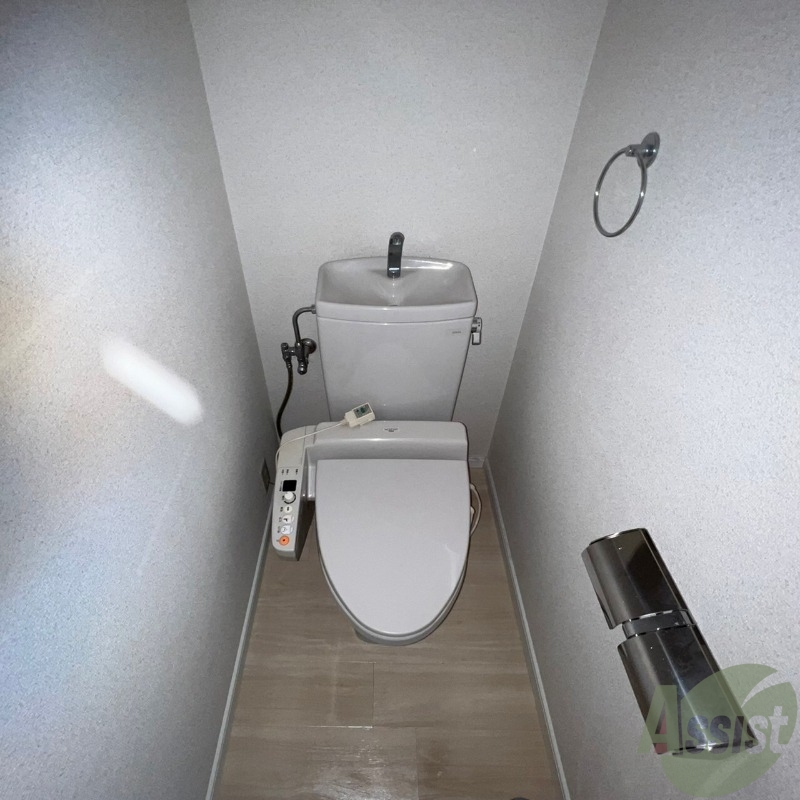 トイレ　嬉しいウォシュレット機能付きです清潔にご使用いただけます。