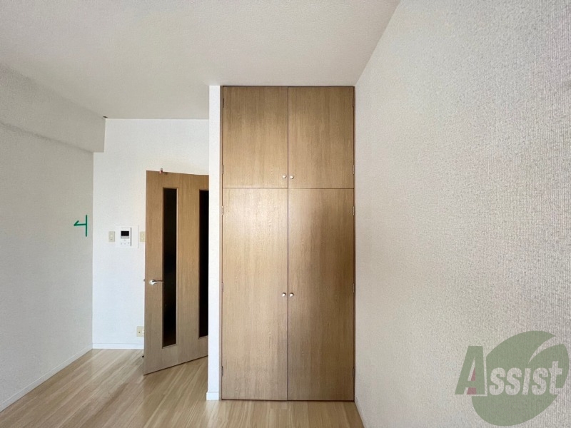 収納　収納はこちらのクローゼットをお使いください。