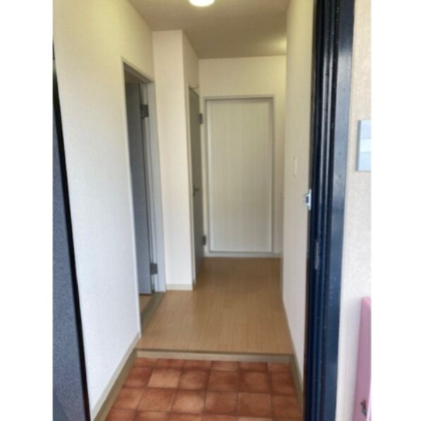 玄関　別部屋の写真です。