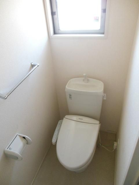 トイレ　★トイレに窓あります★