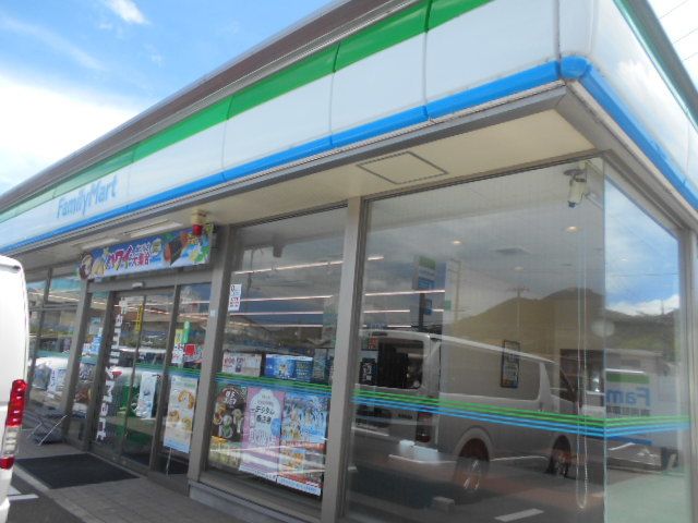 コンビニ　ファミリーマート和歌山西浜店様（コンビニ）まで700m