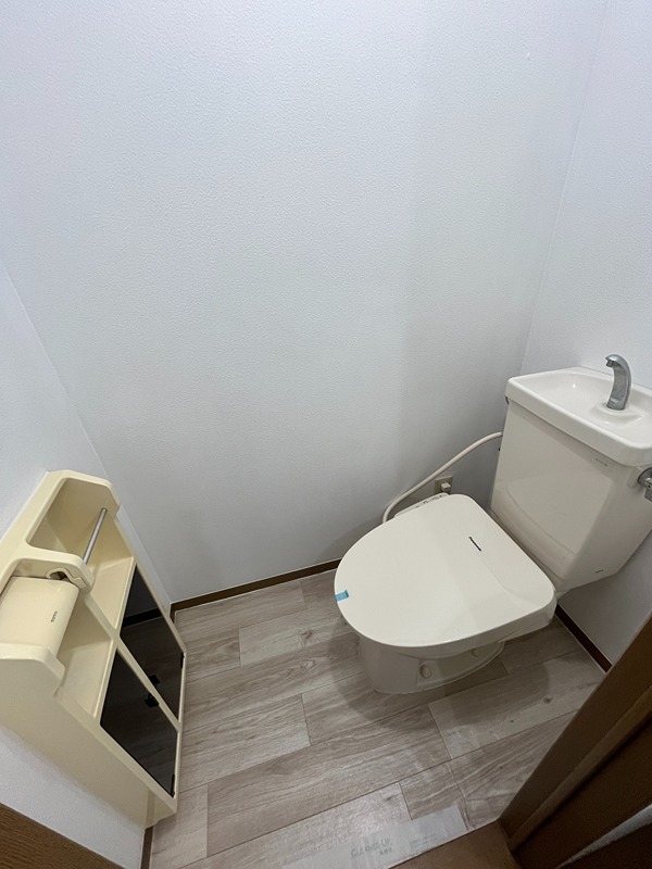 トイレ　温水洗浄便座