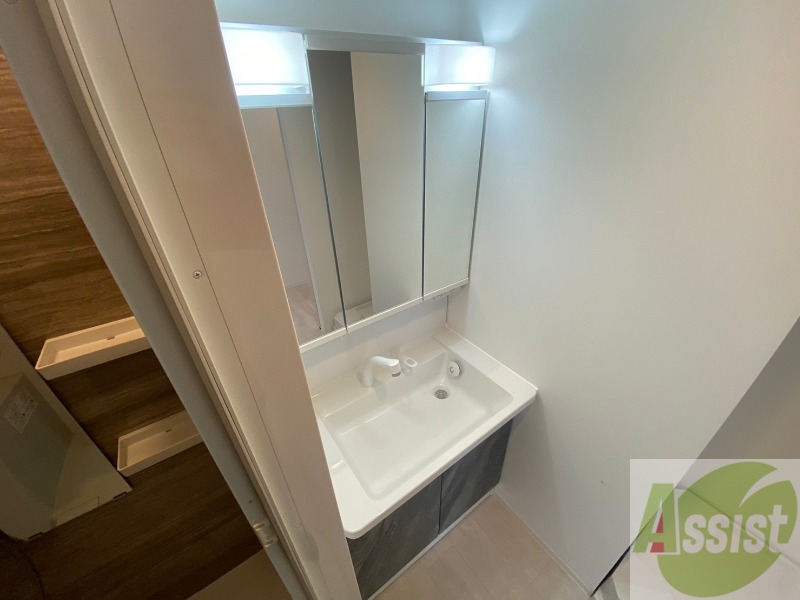 洗面設備　シャンプードレッサーで身支度もラクラクです！