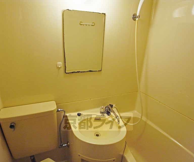 洗面設備　きれいな洗面台です