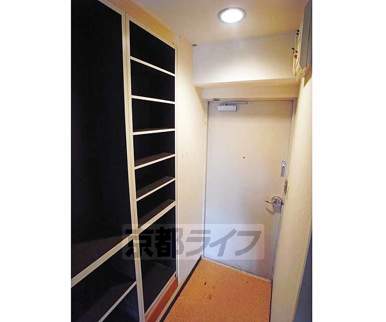 玄関　静かな玄関です