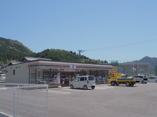 コンビニ　セブンイレブン嬉野大草野店（コンビニ）まで238m