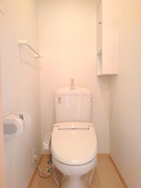 トイレ　温水洗浄便座付き♪