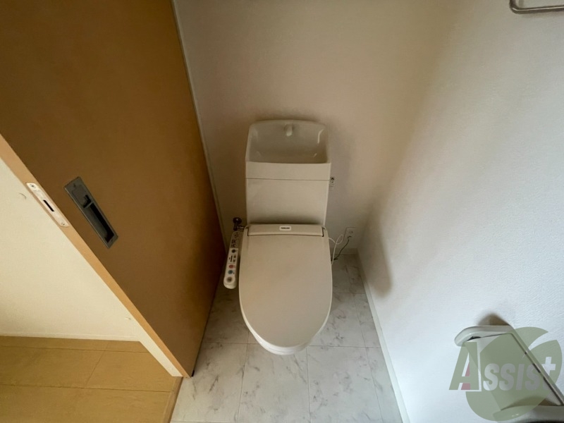 トイレ　トイレはウォシュレット付きです。シャワートイレは嬉しいですね