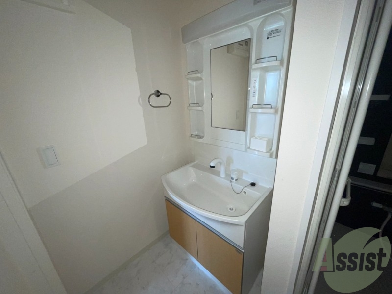 洗面設備　洗面台は独立洗面台です。毎日の身支度が楽しくなりますね。