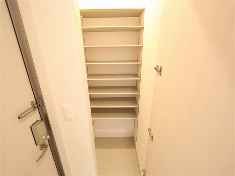 玄関　玄関　シューズボックス