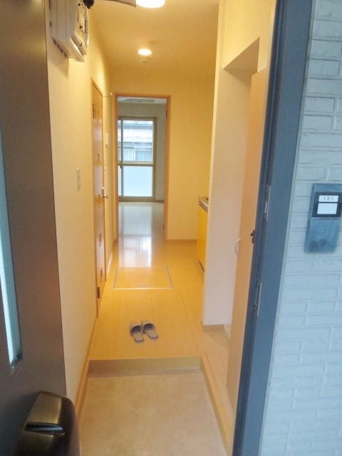 玄関　★玄関開けるとお部屋の明るさが分かりますね★