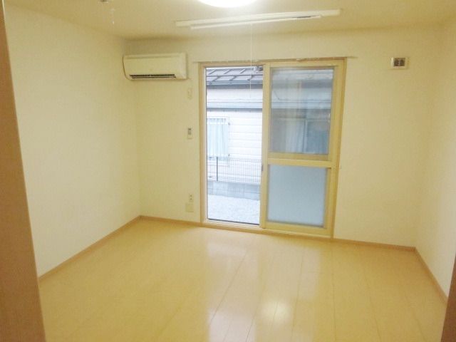 居室・リビング　★明るい洋室で明るいシングルライフ★