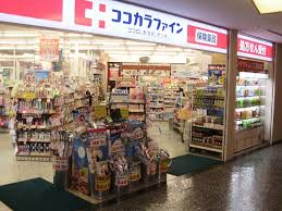 ドラックストア　ココカラファイン飯田橋店（ドラッグストア）まで385m