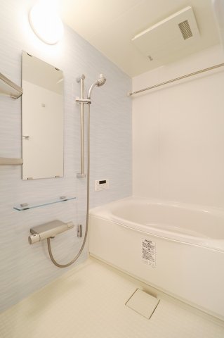 バス・シャワールーム　コンパクトで使いやすいお風呂です