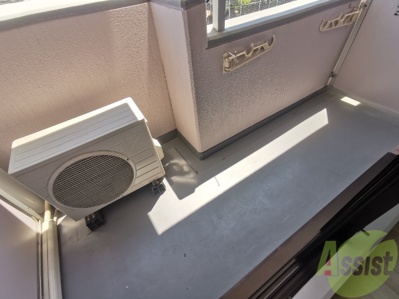 バルコニー　バルコニーは幅があり、広い印象を受けました。