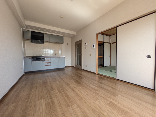 居室・リビング　※清掃前の写真になります。