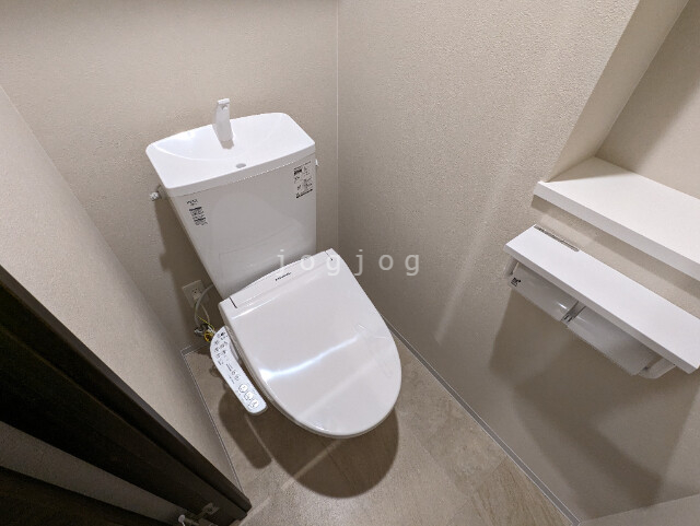 トイレ　温水洗浄便座付き