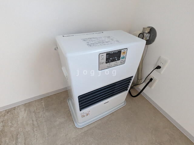 その他設備　灯油ＦＦ式ストーブ