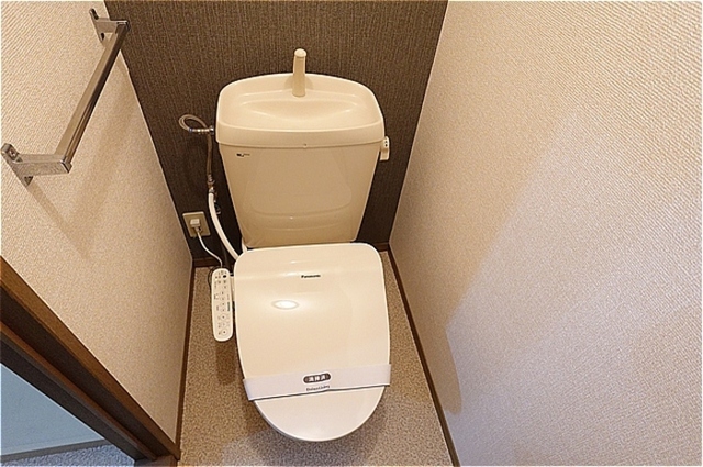 トイレ　温水洗浄暖房便座のトイレ