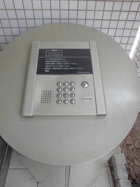 ロビー　オートロック