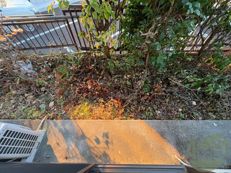 バルコニー　こちらに物干し竿が設置可能でございます。